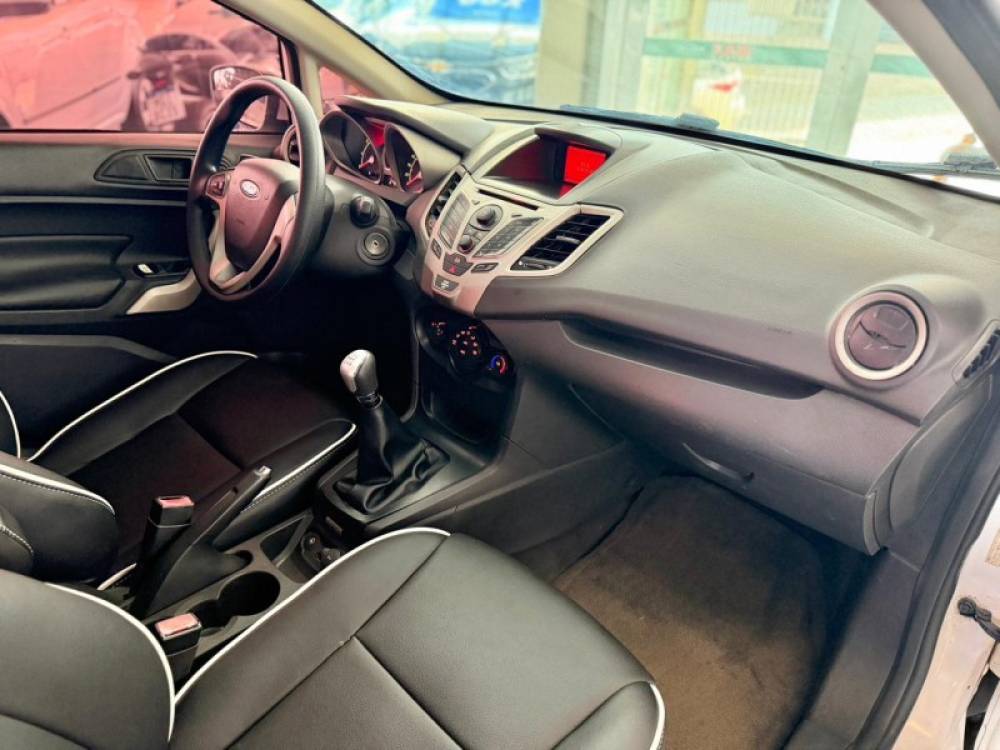 FORD - FIESTA - 2012/2013 - Branca - R$ 43.900,00