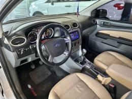 FORD - FOCUS - 2010/2011 - Branca - R$ 41.900,00