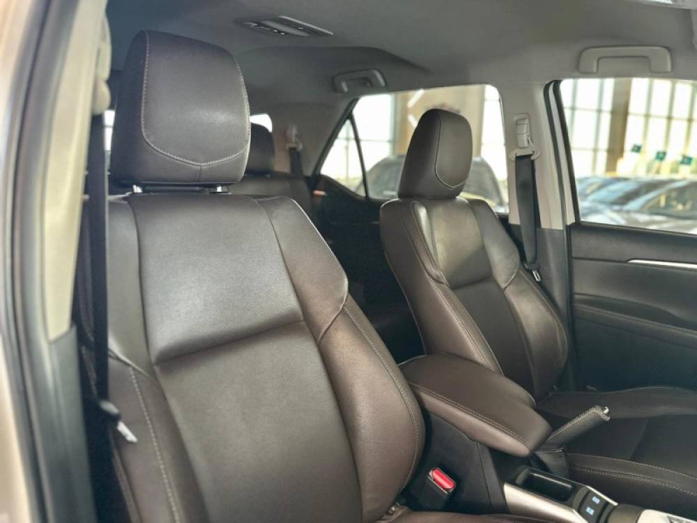 TOYOTA - HILUX SW4 - 2016/2017 - Branca - R$ 214.900,00