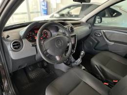 RENAULT - DUSTER - 2014/2015 - Preta - R$ 58.900,00