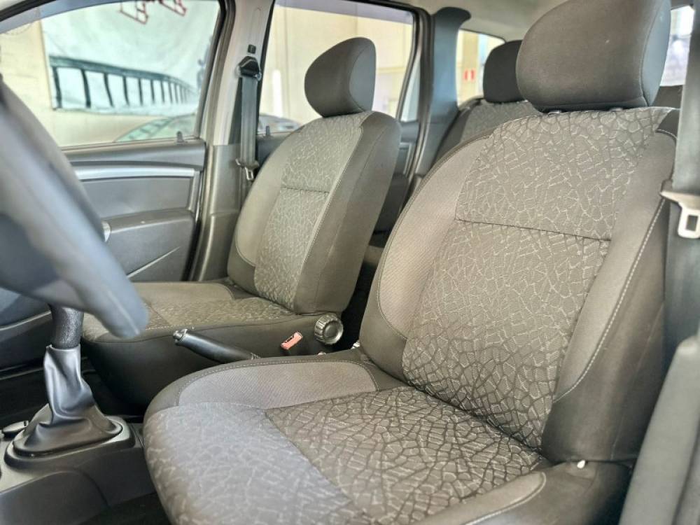 RENAULT - DUSTER - 2014/2015 - Prata - R$ 53.900,00