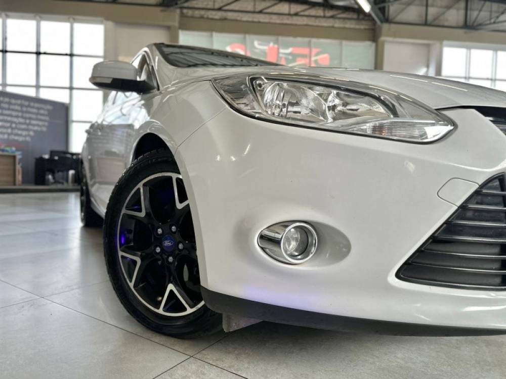 FORD - FOCUS - 2014/2014 - Branca - R$ 58.900,00