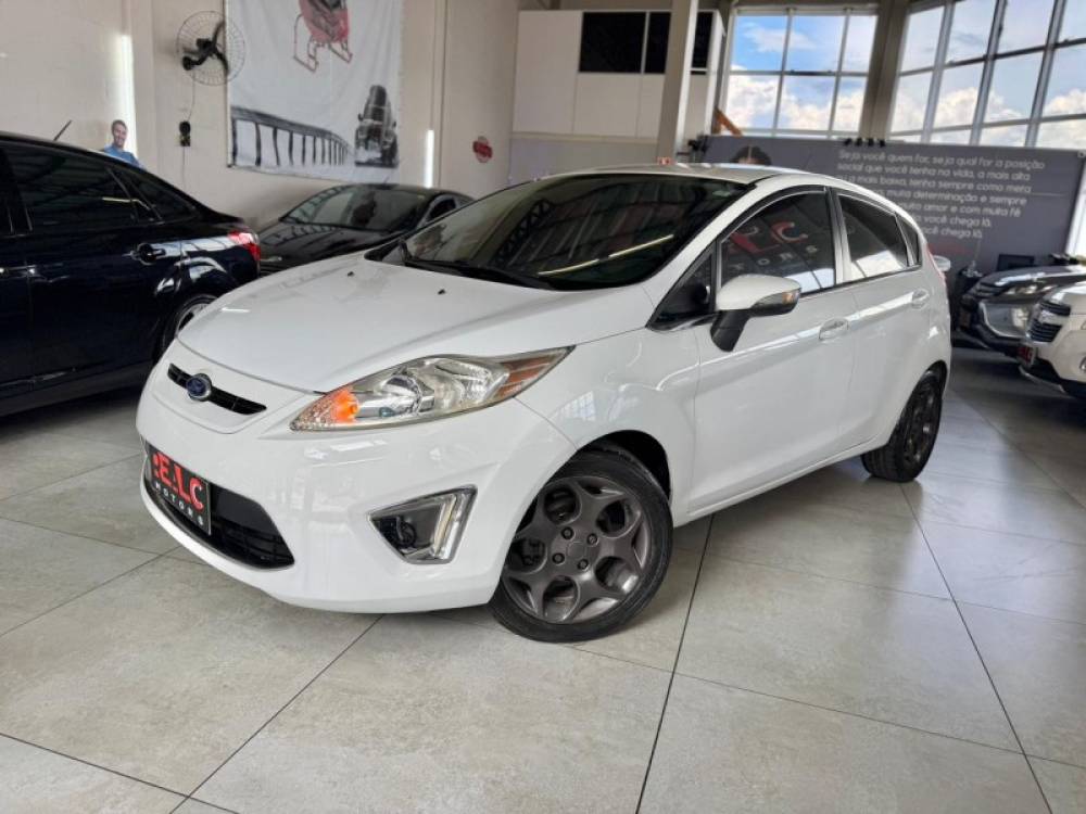 FORD - FIESTA - 2012/2013 - Branca - R$ 43.900,00