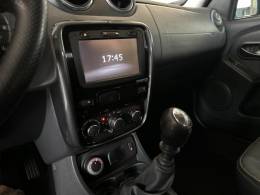 RENAULT - DUSTER - 2014/2015 - Preta - R$ 58.900,00