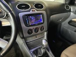 FORD - FOCUS - 2010/2011 - Branca - R$ 41.900,00