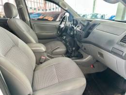 TOYOTA - HILUX - 2010/2010 - Branca - R$ 98.900,00