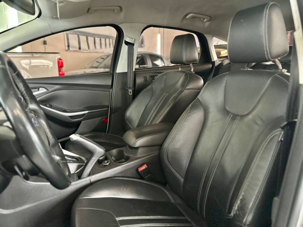 FORD - FOCUS - 2014/2014 - Branca - R$ 58.900,00