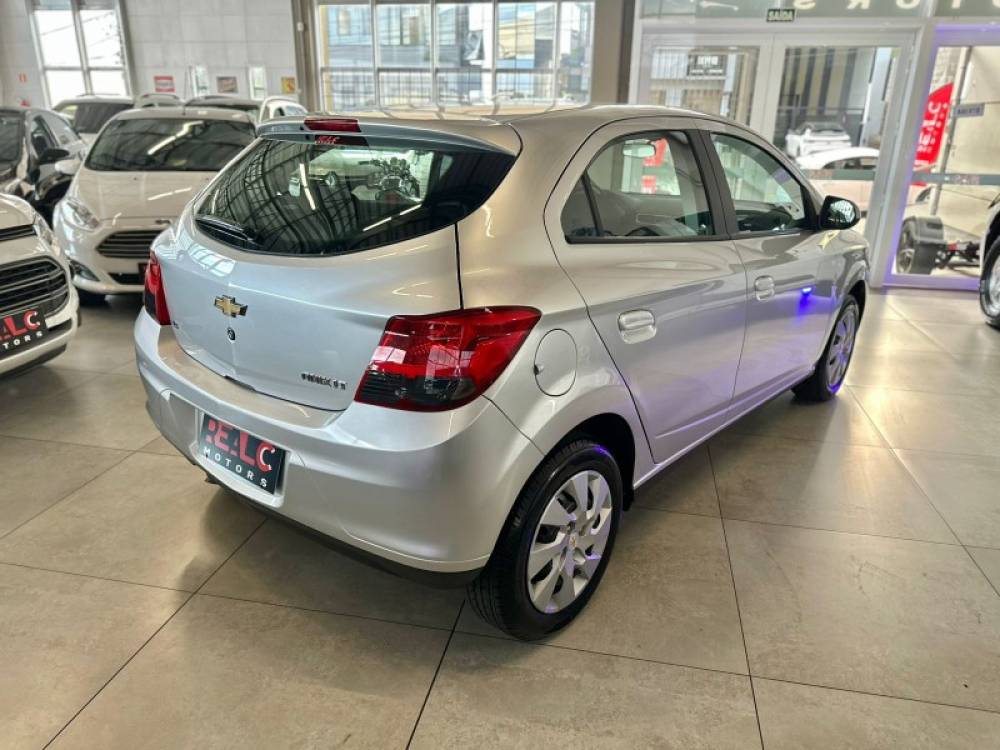CHEVROLET - ONIX - 2014/2015 - Prata - R$ 48.900,00