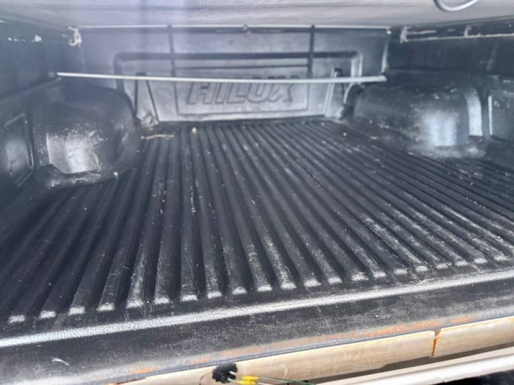 TOYOTA - HILUX - 2010/2010 - Branca - R$ 98.900,00