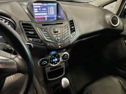 FORD - FIESTA - 2014/2015 - Prata - R$ 45.900,00