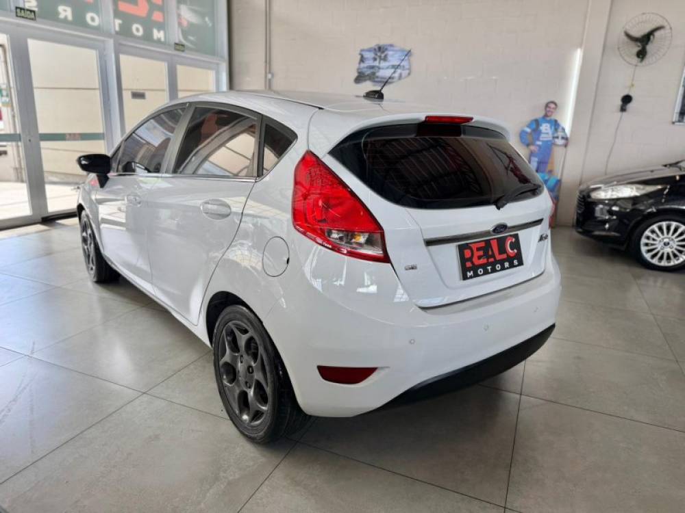 FORD - FIESTA - 2012/2013 - Branca - R$ 43.900,00