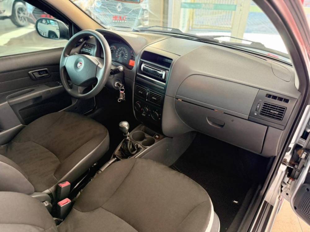 FIAT - STRADA - 2011/2012 - Prata - R$ 52.900,00
