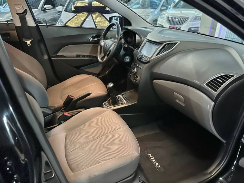 HYUNDAI - HB20 - 2014/2015 - Preta - R$ 53.900,00