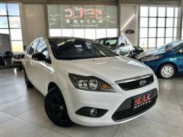 FORD - FOCUS - 2010/2011 - Branca - R$ 41.900,00