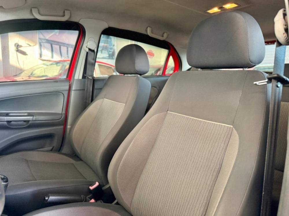 VOLKSWAGEN - GOL - 2013/2014 - Vermelha - R$ 35.900,00