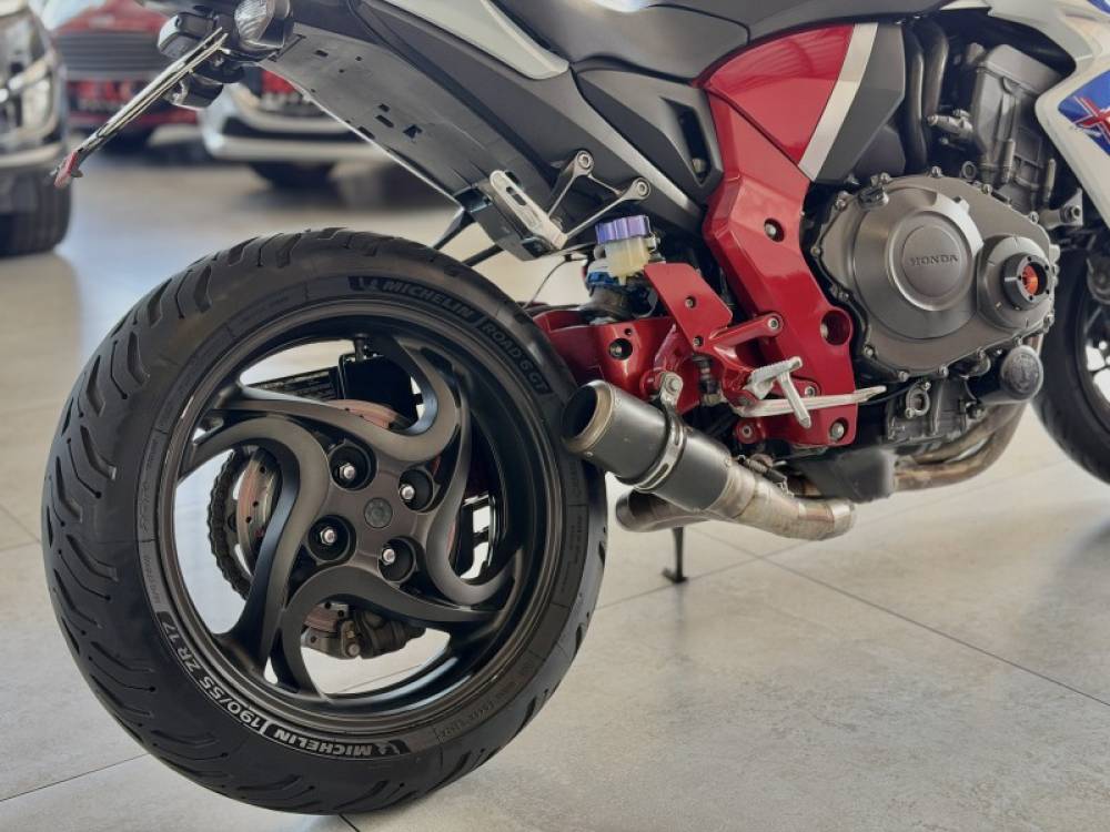 HONDA - CB 1000R - 2015/2015 - Vermelha - R$ 53.900,00