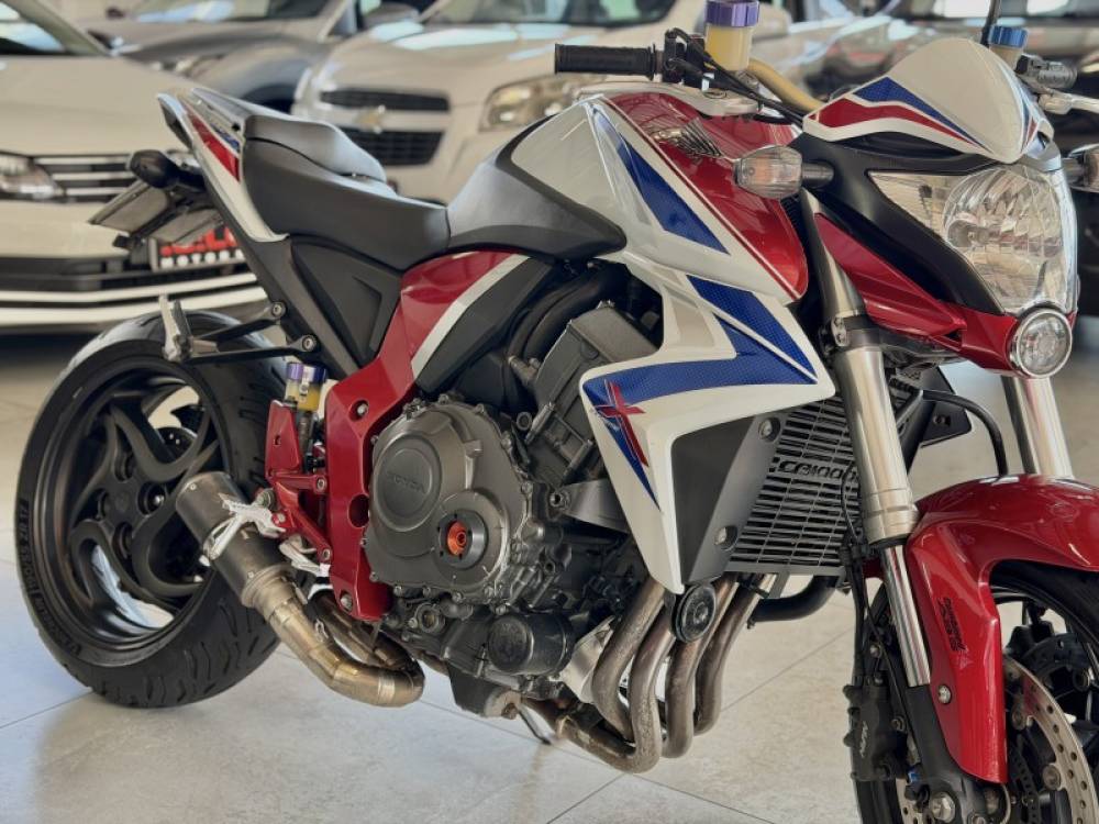 HONDA - CB 1000R - 2015/2015 - Vermelha - R$ 53.900,00