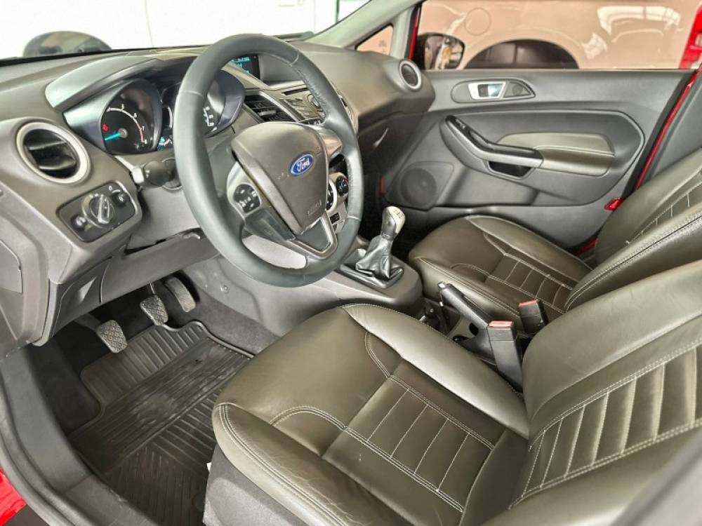 FORD - FIESTA - 2016/2016 - Vermelha - R$ 58.900,00