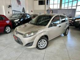 FORD - FIESTA - 2010/2011 - Dourada - R$ 28.900,00